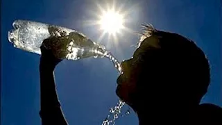 أستاذ باطنة يوضح كيفية الوقاية من الإجهاد الحراري وضربة الشمس في موجات الحر