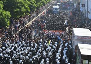 الشرطة الالمانية: إصابة 30 رجل شرطة آخرين في مظاهرات عنيفة ضد مجموعة العشرين