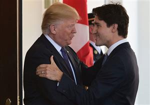 طريقة مصافحة ترامب للآخرين تضعه في مواقف محرجة