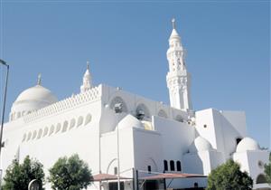 بالصور: "مسجد القبلتين" من أهم معالم الحج