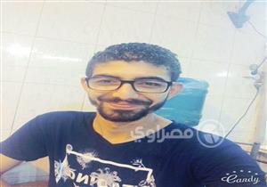 جمع بين الثانوي الفني والعام.. محمد عاطف "ممرض" بدرجة "صيدلي"