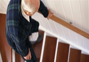 احتياطات لحماية المسنين من السقوط