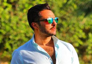 شقيق ياسمين عبد العزيز يدلي بصوته في الانتخابات الرئاسية