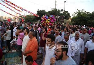 بالصور.. "البلالين" و"سيلفي العيد" يزينان مسجد أبو بكر الصديق بشيراتون
