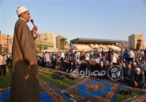 بالصور.. احتفالية باسقاط آلاف البالونات وسحب على "معزة" يشعل الحماس بالبحيرة