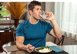 تضر بصحتك- 5 أطعمة لا يجب شرب الماء أثناء تناولها
