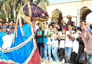 بالصور.. "التنورة والحصان" أبرز مظاهر احتفال حديقة الأزهر بالعيد