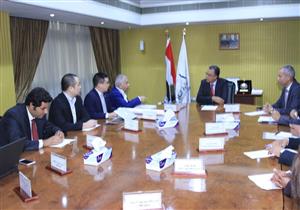 وزير النقل يبحث عرضًا صينيًا لتنفيذ خط سكك حديد العين السخنة- العلمين