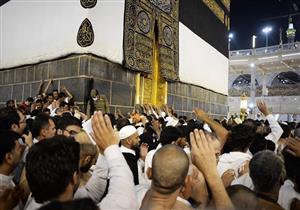 وثق مقطع فيديو مشهدا رائعا لحجاج بيت الله الحرام يطوفون بالكعبة المشرفة.