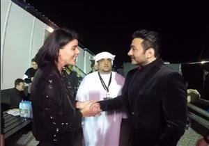 بالفيديو ..تامر حسني يلتقي سعاد ماسي في حفله بأبو ظبي ..فماذا قالت له ؟