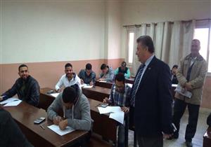 بالصور.. رئيس جامعة بنها يتفقد الامتحانات في 3 كليات