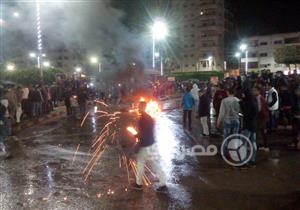 بالصور..بالمولوتوف وإشعال النيران ..شباب بكفر الشيخ يحتفلون برأس السنة