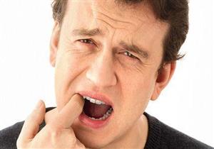 طبيب أسنان يكشف عن دودة الأسنان.. هل تشكل خطرًا؟