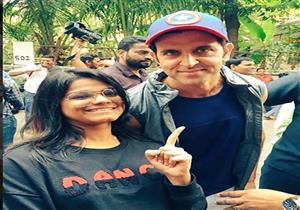 بالصور والفيديو ..نجم بوليوود هريثيك روشان يحتفل بعيد ميلاده وسط جمهوره