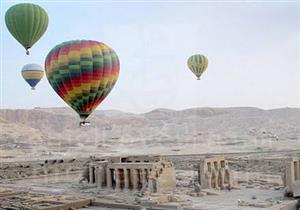 مئات السياح على متن 18 رحلة "بالون" في سماء الأقصر