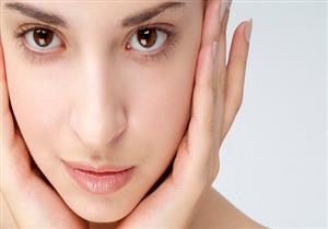 بشرتك حساسة؟ إليكِ طريقة التنظيف الصحيحة 