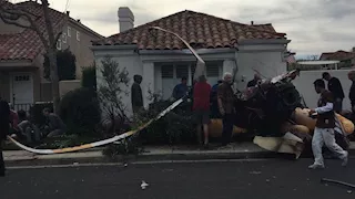 أمريكا: إصابة ثلاثة أشخاص جراء سقوط مروحية طبية على طريق في كاليفورنيا