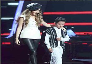 بالفيديو .طفل يمني يكمل فريق نانسي عجرم في "the voice kids"