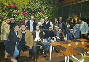 بالصور.. نجوم "مسرح مصر" يحتفلون بعيد ميلاد محد أنور