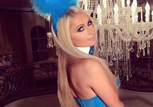 بالصور.. باريس هيلتون تطلب من جمهورها اختيار ملابسها للهالوين