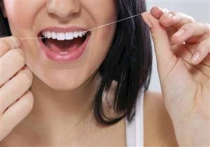 3 أسباب لاستخدام خيط الأسنان.. بينها التخلص من رائحة الفم