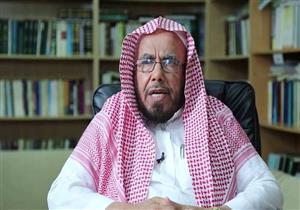 عالم سعودي يطالب الشباب بالتعدّد: "عندنا بنات مطلقات وعوانس.. أين يذهبن؟"