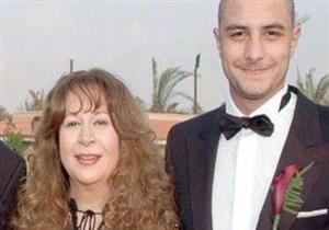 أحمد الفيشاوي يتغزل في والدته سمية الألفي.. والجمهور يعلق: "جميلة الجميلات"