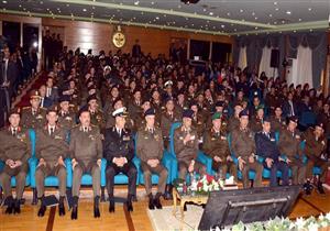 وزير الدفاع يشهد مناقشة كلية الحرب العليا لبحثها الرئيسى عن استراتيجية أمن البحر الأحمر