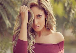 نهال نبيل تطرح ألبومها الأول "مفاجأة"