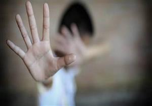 ولي أمر يتهم مدرسًا بضرب ابنه بالشلوت في بنها