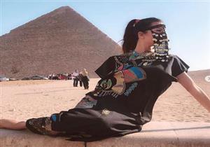  بـ"العباءة واليمشك".. لاميتا فرنجية في جلسة تصوير جديدة بالأهرامات