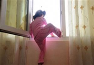 "انشغلت في أعمال المنزل".. صرف ربة منزل سقطت طفلتها من الطابق السادس