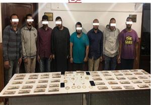 ضبط عصابة الشرطة المزيفة استدرجوا ضحاياهم عبر مواقع التسوق الإلكتروني