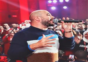 بالصور- محمود العسيلي يشعل حماس الجمهور في حفله بـ"القرية الذكية"