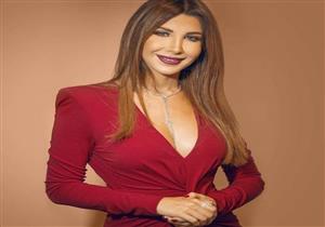 نانسي عجرم تظهر بحملها على غلاف مجلة فوج