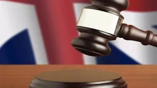 "325 دولار عقوبة".. محكمة بريطانية تدين رجلاً أحرق نسخة من القرآن 