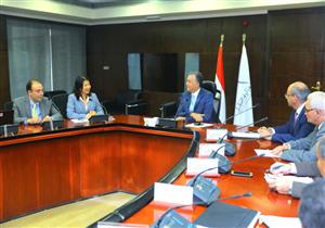 وزير النقل يلتقي وفد البنك الدولي لبحث التعاون في مجال السكك الحديدية