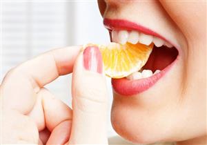 هل تؤثر أحماض الفواكه على صحة الأسنان؟