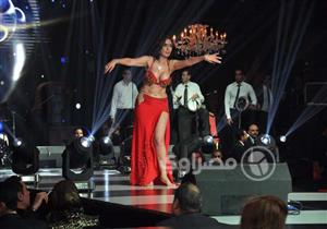 بالصور- دينا تشعل حفل عيد الحب على أنغام 3 دقات بأحد فنادق القاهرة