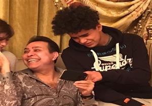 حكيم يجهز لمفاجأة فنية تجمعه لأول مرة بنجليه "عمر وعلي"