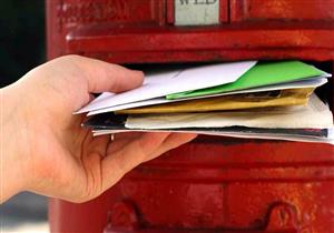 "نصف طن".. ساعى بريد يخزن الجوابات في منزله منذ 2010