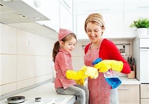 كيف تؤثر النظافة المبالغ فيها على مناعة طفلك؟