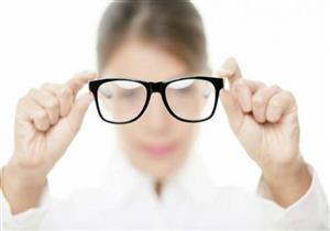 هل كسل العين علامة على ضعف النظر؟