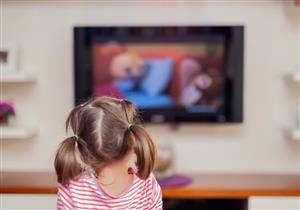 انتبه.. تأثيرات صحية سلبية للتلفزيون على طفلك بعدما يكبر