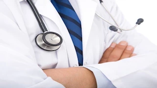 في يوم الطبيب المصري.. تكريم رموز طبية بارزة على رأسهم أسامة حمدي ومحمود المتيني