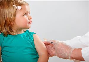 حسب عمره.. هكذا تهيئين طفلك للحصول على التطعيم 