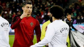 على خطى رونالدو.. هل يعيد محمد صلاح مشهد الأزمات مع المدربين الهولنديين؟