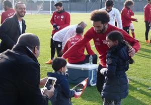 بالصور.. المنتخب يستعد لليونان وسط عودة الشحات وجابر