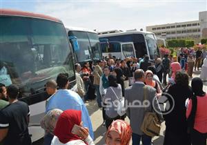 بالصور- جامعة السويس توفر أتوبيسات لنقل الطلاب للجان الانتخابية