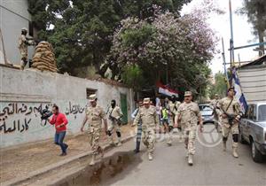 بالصور.. مساعد وزير الدفاع يتفقد اللجان الانتخابية بالمعادي